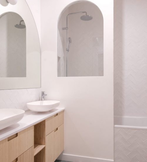 Camille_Huguenot_Decoreuses_Caulaincourt_web-4-2 Rénovation d’une salle de bain avec arches et meuble vasque