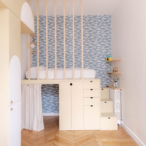 Camille_Huguenot_Les_Decoreuses_Faubourg_StDenis-8 Chambre d’enfant avec lit mezzanine et escalier intégré